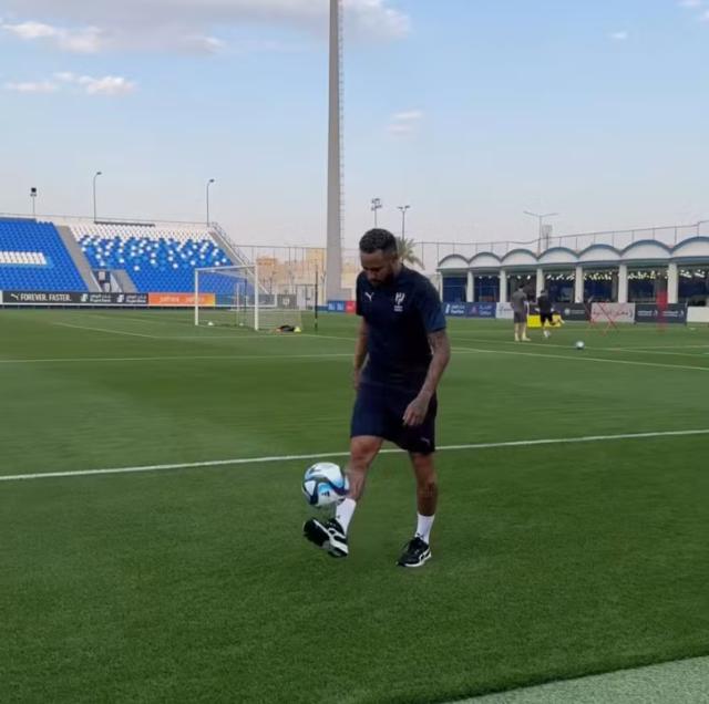 life-leyu.com-伤后6个月 内马尔第一次碰球 他离复出不远了？