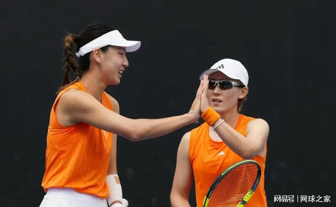 王欣瑜爆大冷拒握手震动舆论，网友：这件事力挺“赛右”姐妹