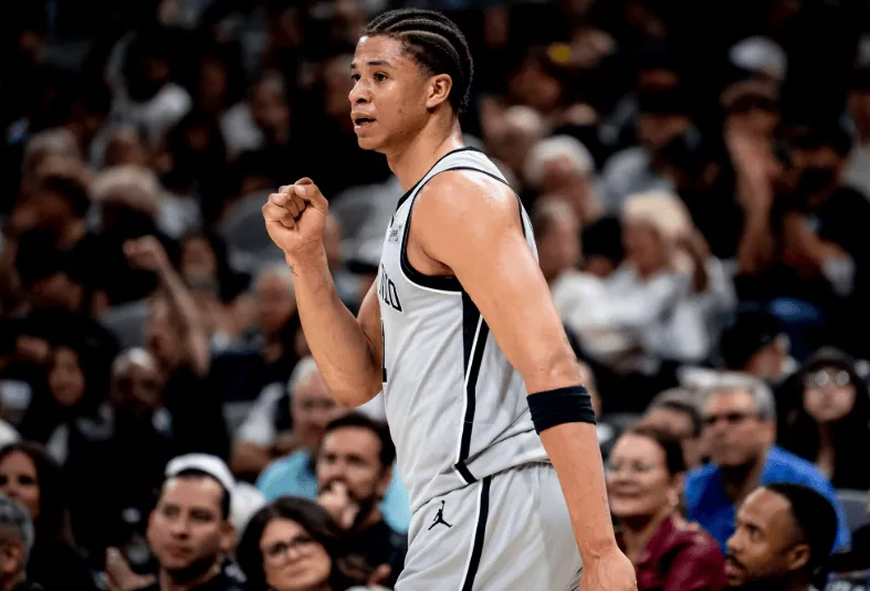 乐鱼体育登录入口-生涯之夜！卡布今日三分6中5砍下17分，创生涯单场得分新高